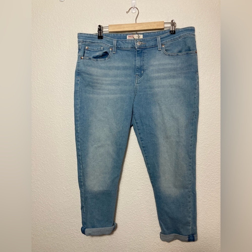 Levis light wash boyfriend jeans 18 - W34 rolled cuffs